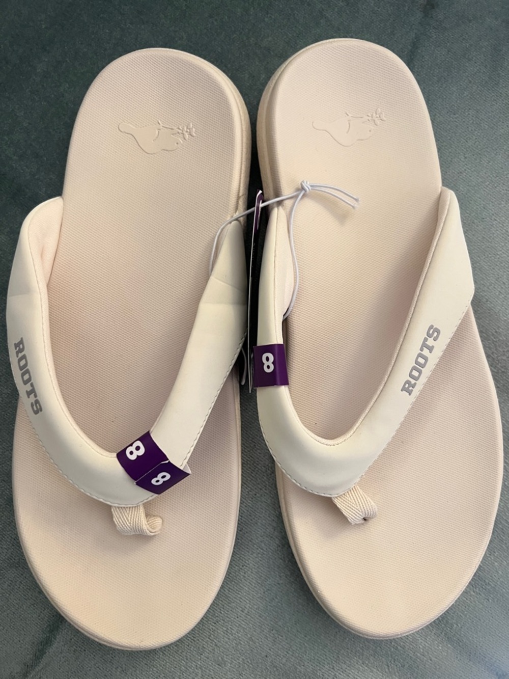 NWT Roots Women’s Pale Pink Foam Plush Flip Flop Sandals - Size 8